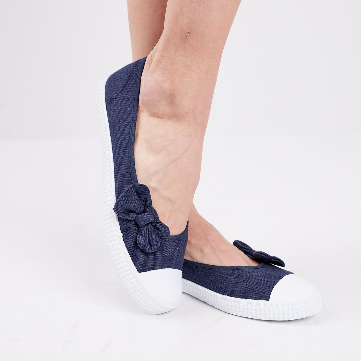 Ballerines en toile avec noeuds bleu marine femme