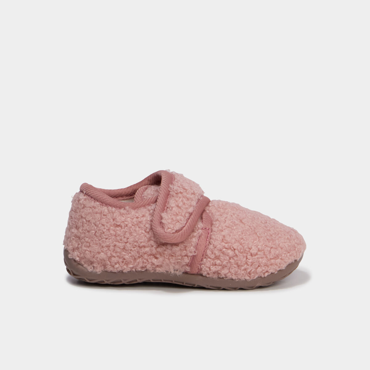 Chaussons effet bouclette rose b&eacute;b&eacute; fille