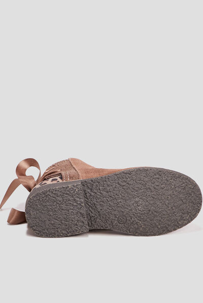 Bottines avec noeuds en cuir taupe fille