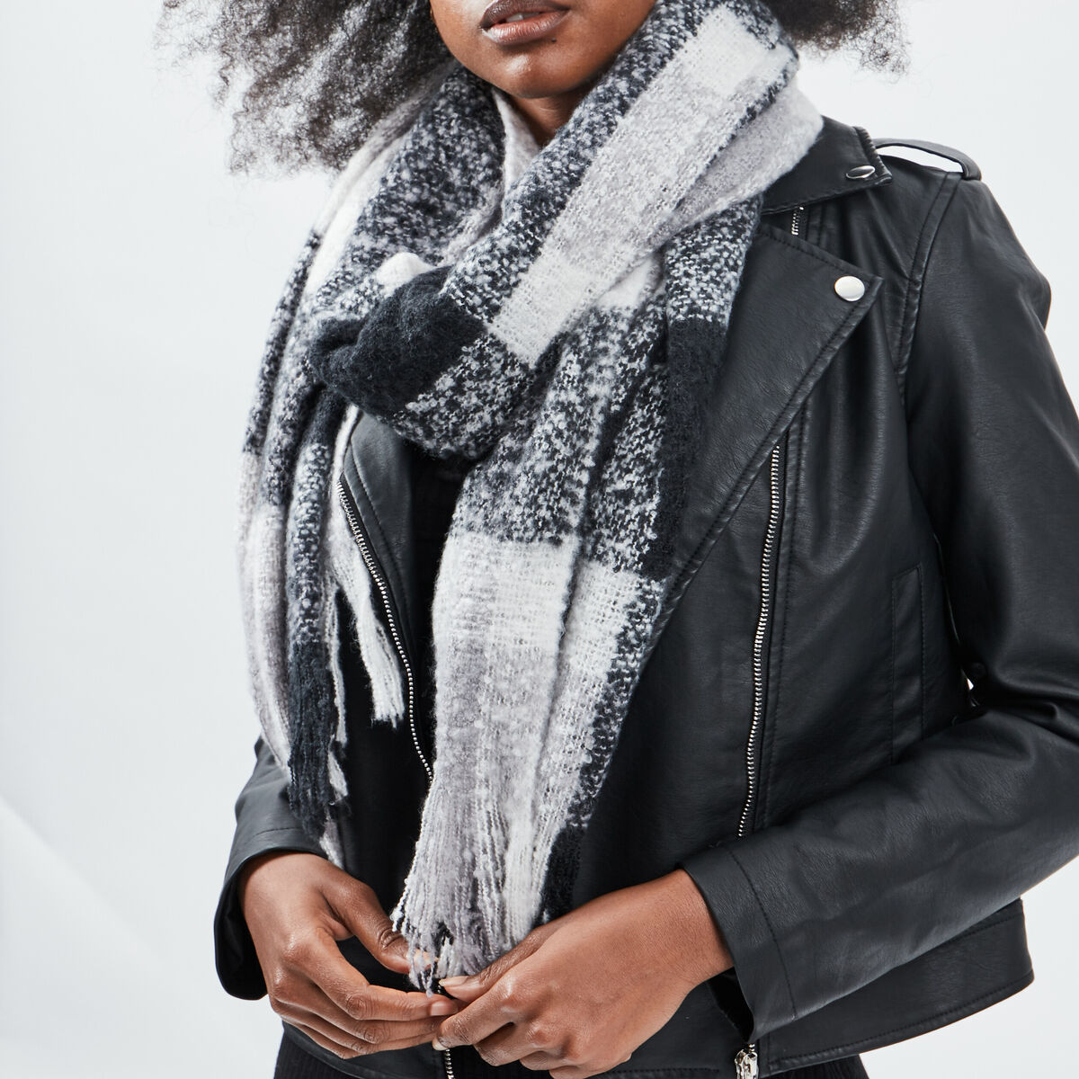 &Eacute;charpe &agrave; franges gris femme