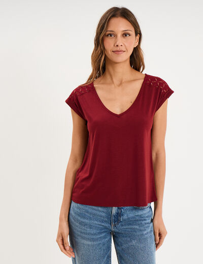 T-shirt col en V ajour&eacute; &eacute;paules et dos bordeaux femme
