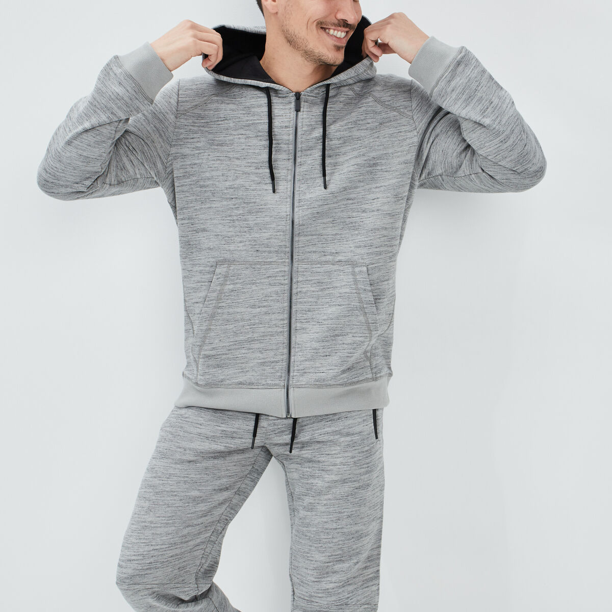 Sweat zipp&eacute; &agrave; capuche en molleton gris clair homme