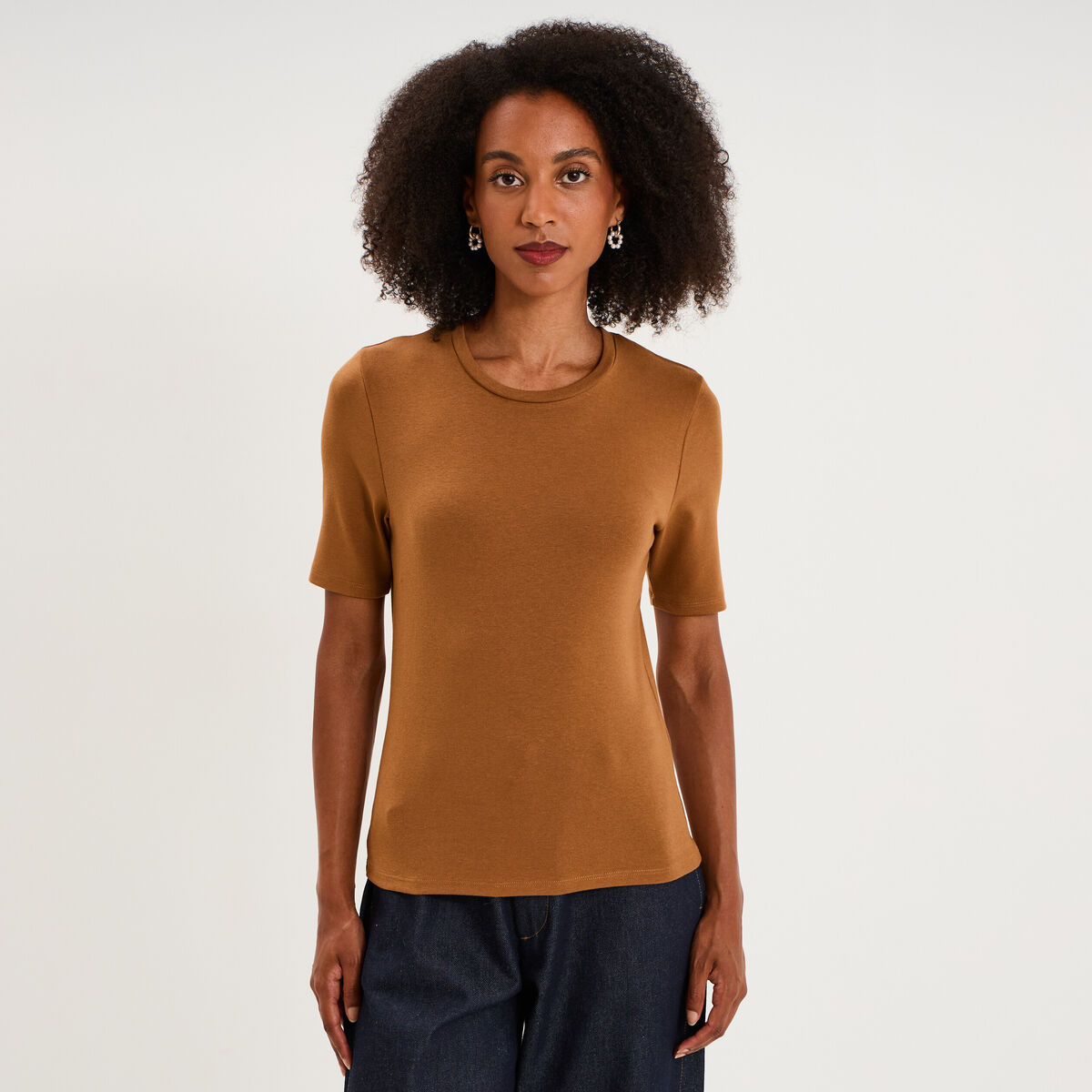T-shirt col rond manches courtes ajust&eacute; marron clair femme