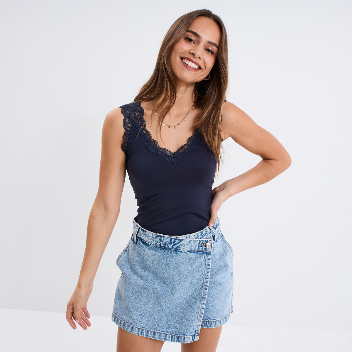 Débardeur ajusté détail dentelle bleu marine femme