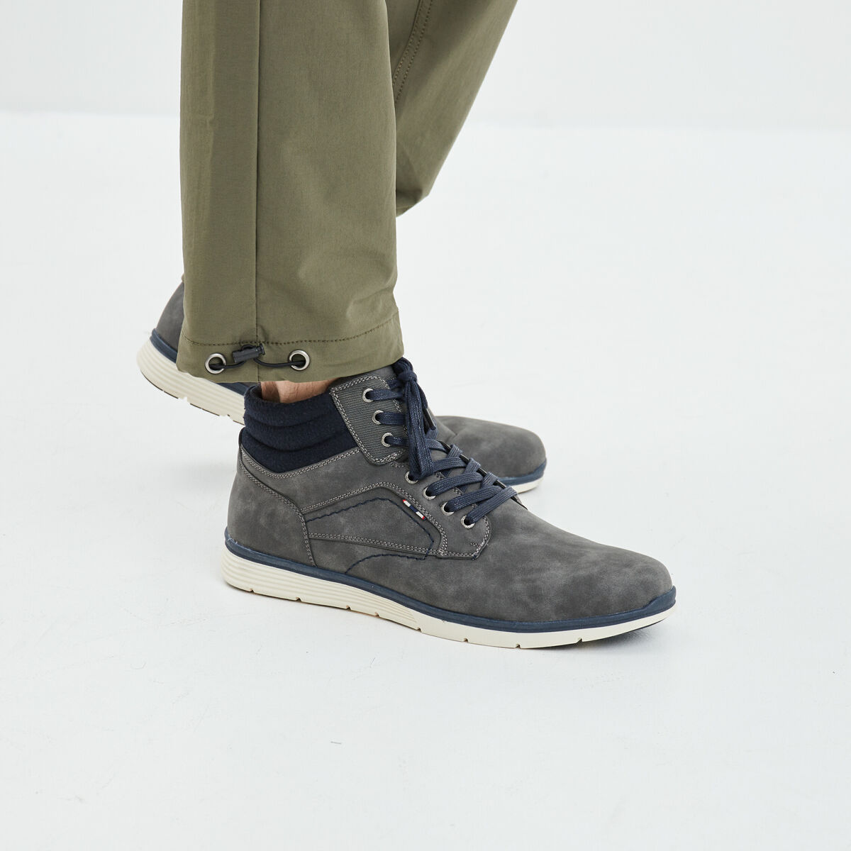 Bottines montantes &agrave; lacets gris homme