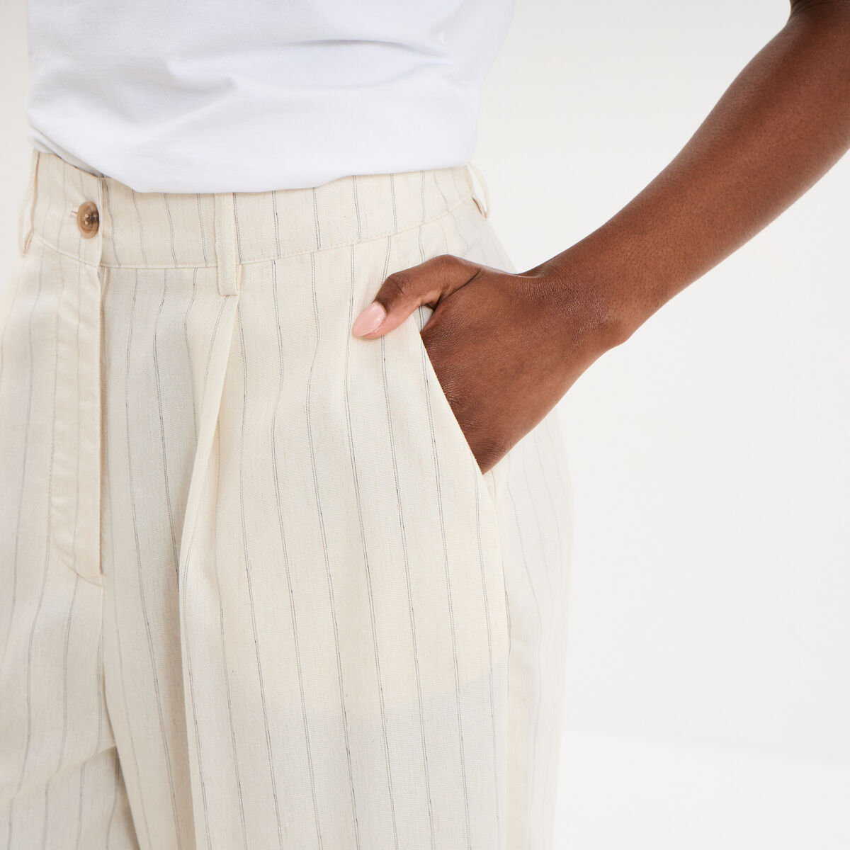 Pantalon large avec pinces ecru femme
