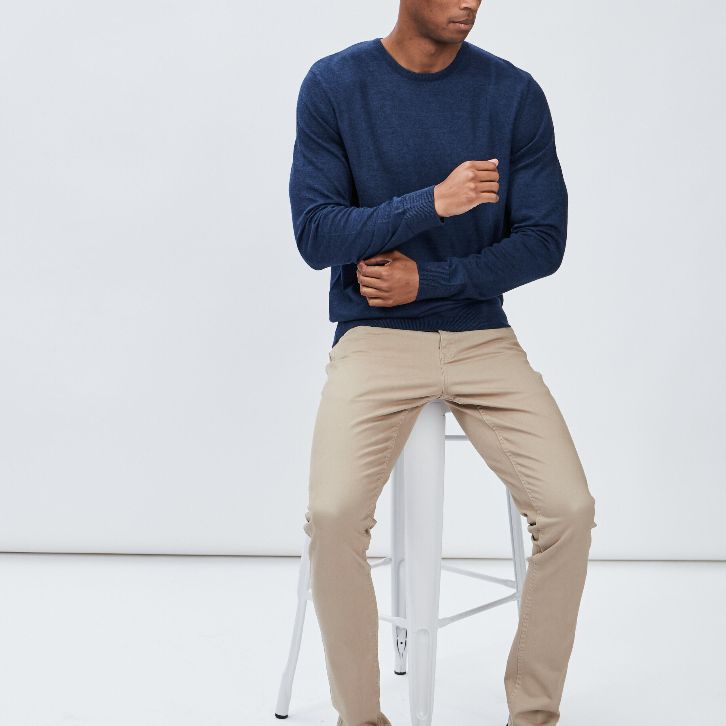 Pull droit col rond coton mélangé bleu foncé homme LH