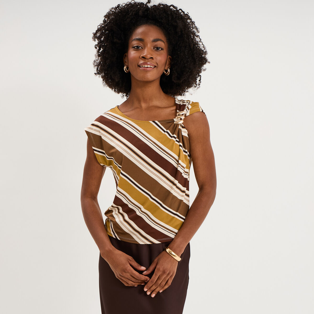 T-shirt asym&eacute;trique avec broche vert kaki femme