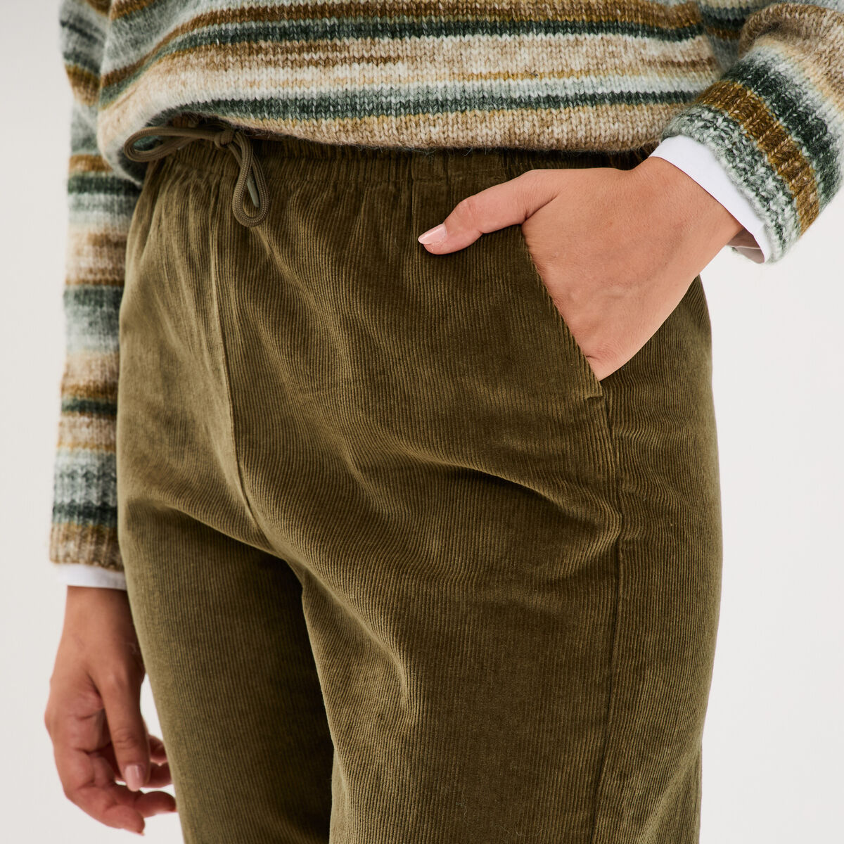 Pantalon taille haute velours 7/8&egrave;me vert kaki femme