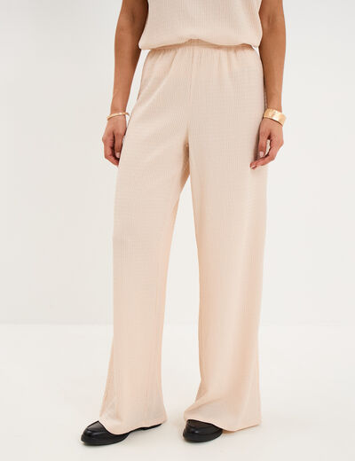 Pantalon effet gaufr&eacute; fluide beige femme