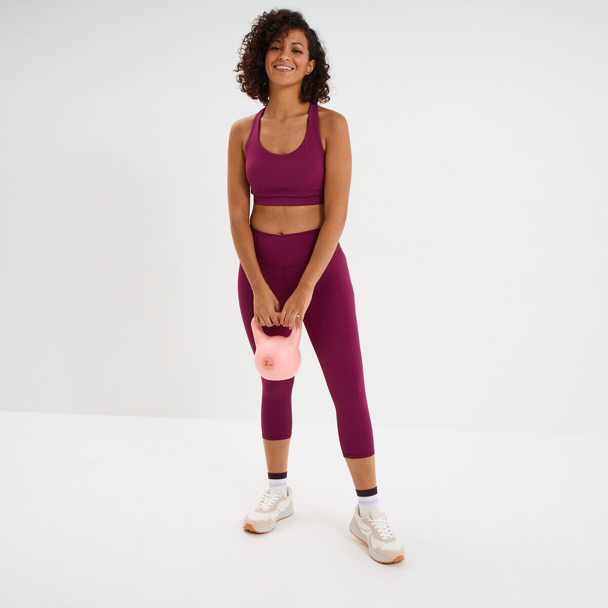 Brassi&egrave;re de sport ajust&eacute;e dos nageur violet fonc&eacute; femme