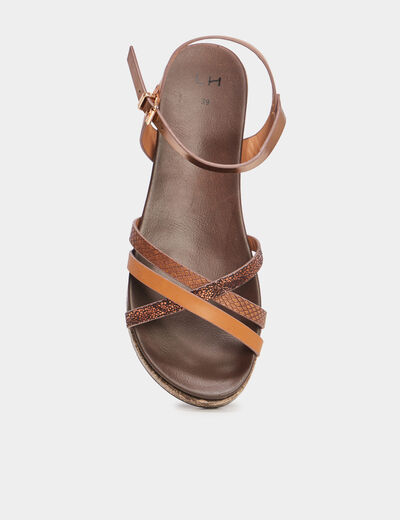 Sandales plates avec brides crois&eacute;es marron femme