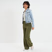Pantalon effet gaufré taille élastiquée vert kaki femme