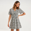 Robe courte col en V taille smock&eacute;e ecru femme