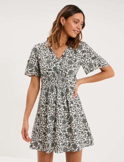 Robe courte col en V taille smock&eacute;e ecru femme