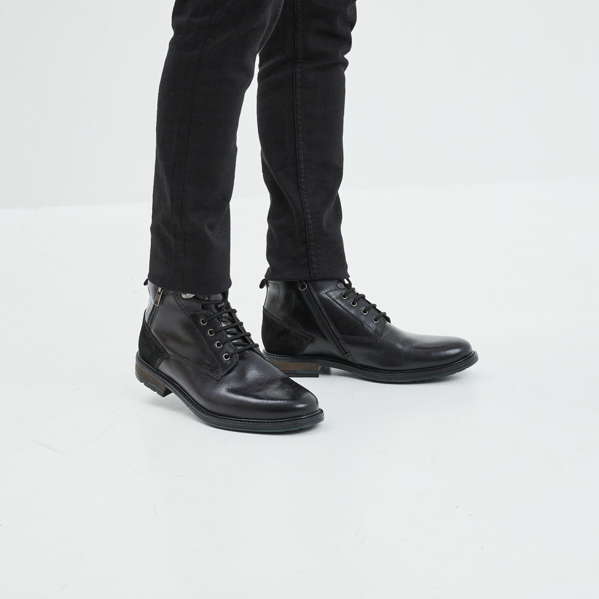 Bottines zipp&eacute;es en cuir noir homme