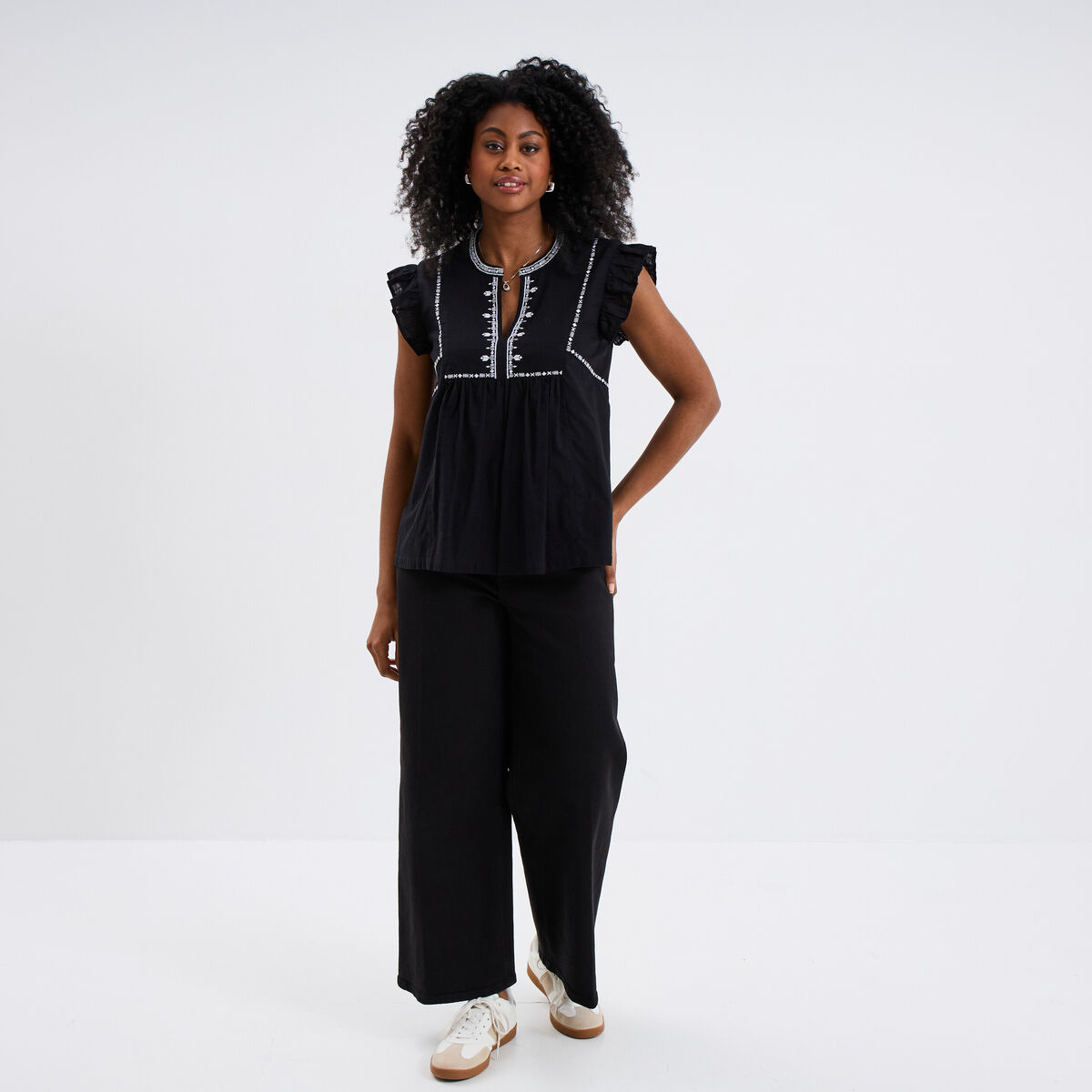 Blouse brod&eacute;e &agrave; volants coton noir femme