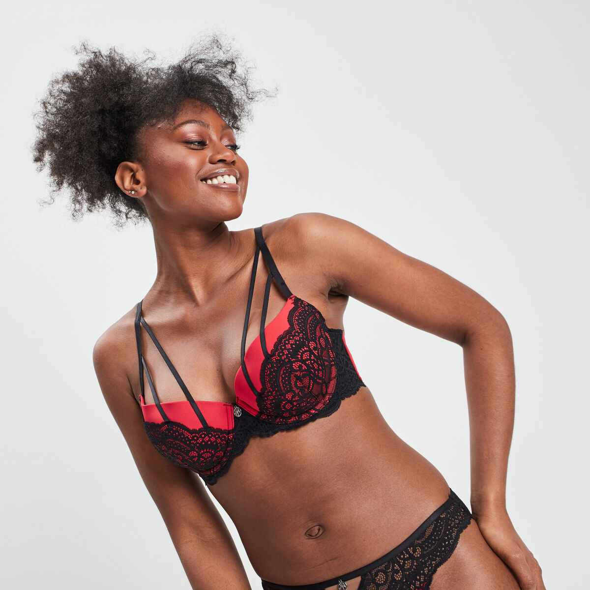 Soutien-gorge corbeille micro dentelle rouge femme