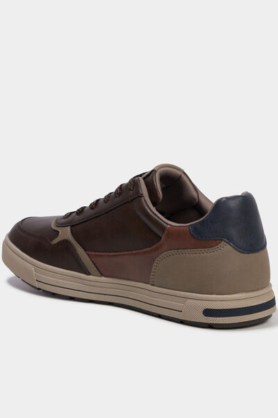 Baskets &agrave; lacets semelle plate bout rond marron homme