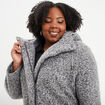 Manteau aspect bouclette &agrave; capuche gris femme grande taille