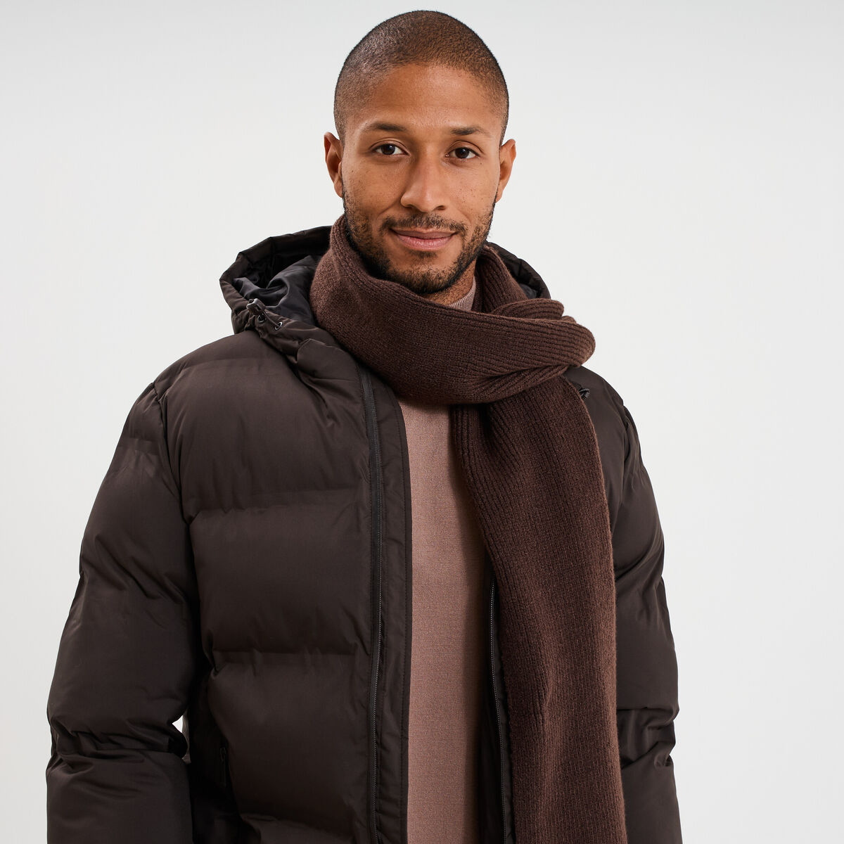 &Eacute;charpe tricot&eacute;e marron fonc&eacute; homme