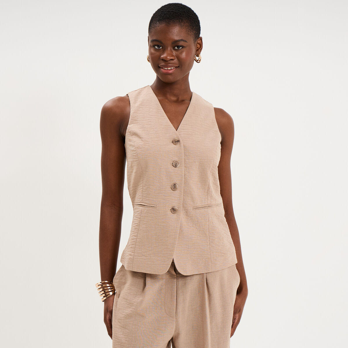 Veste sans manches ajust&eacute;e boutonn&eacute;e marron femme