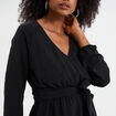 Robe ceinturée col cache-coeur noir femme