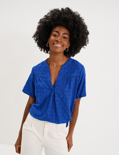 T-shirt broderie anglaise col tunisien bleu electrique femme