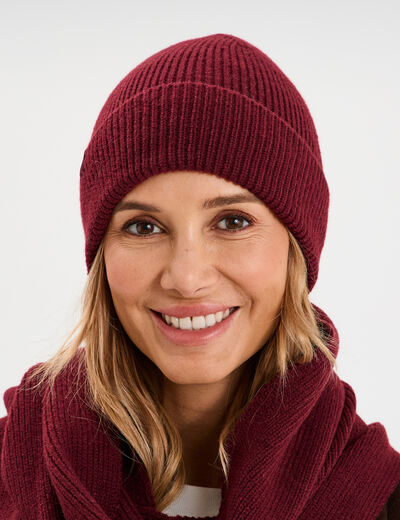Bonnet tricot&eacute; avec bord &agrave; revers bordeaux femme
