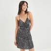 Robe courte évasée satinée col v noir femme