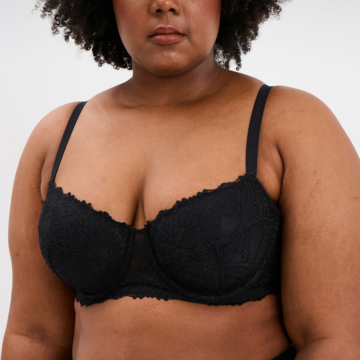Soutien-gorge embo&icirc;tant dentelle noir femme grande taille
