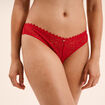 Tanga en dentelle avec bord festonn&eacute; rouge femme