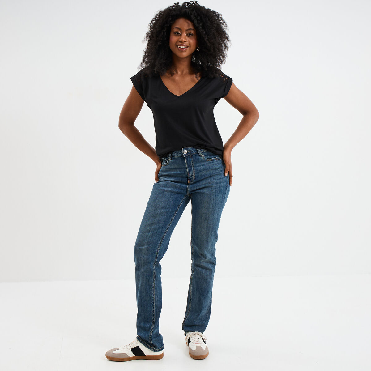 T-shirt col en V dentelle épaules et dos noir femme