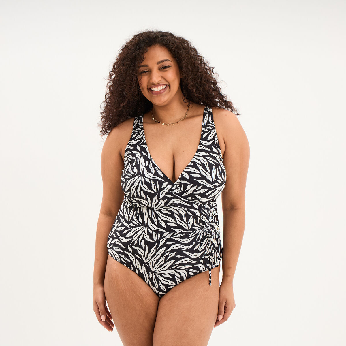Maillot de bain une pi&egrave;ce cache coeur noir femme grande taille