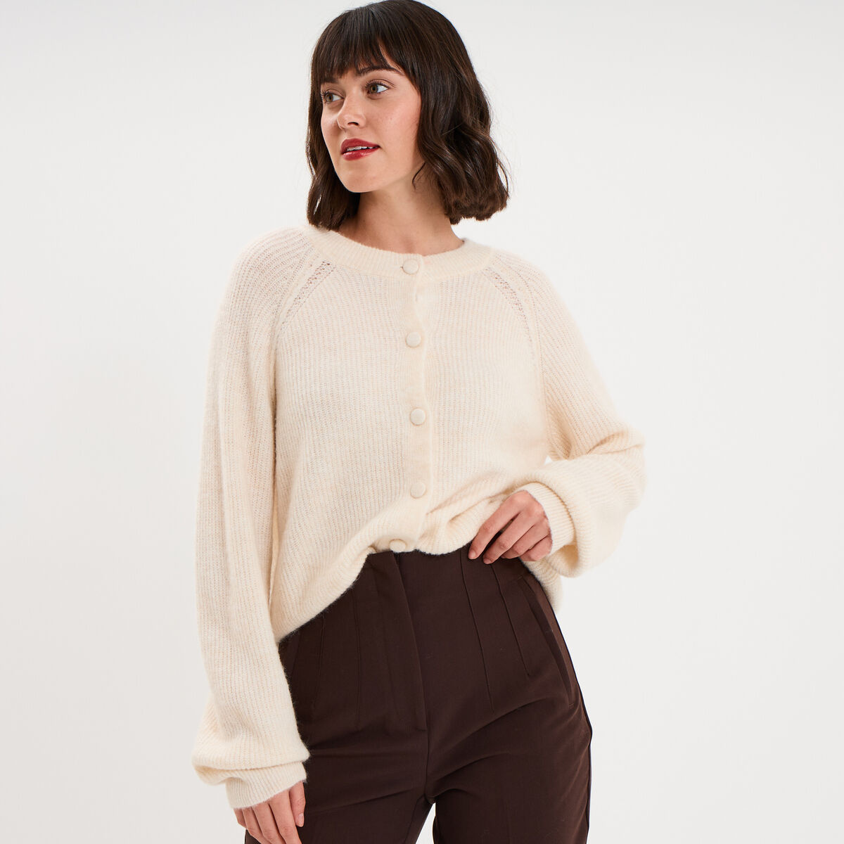Gilet cardigan col rond boutonn&eacute; blanc femme
