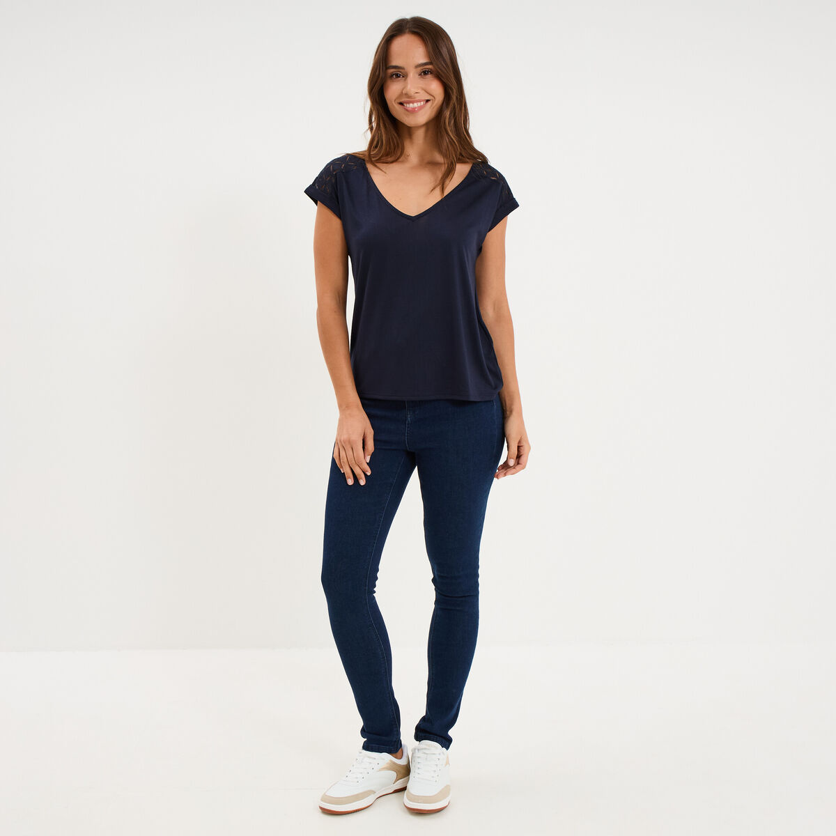T-shirt col en V ajour&eacute; &eacute;paules et dos bleu fonc&eacute; femme