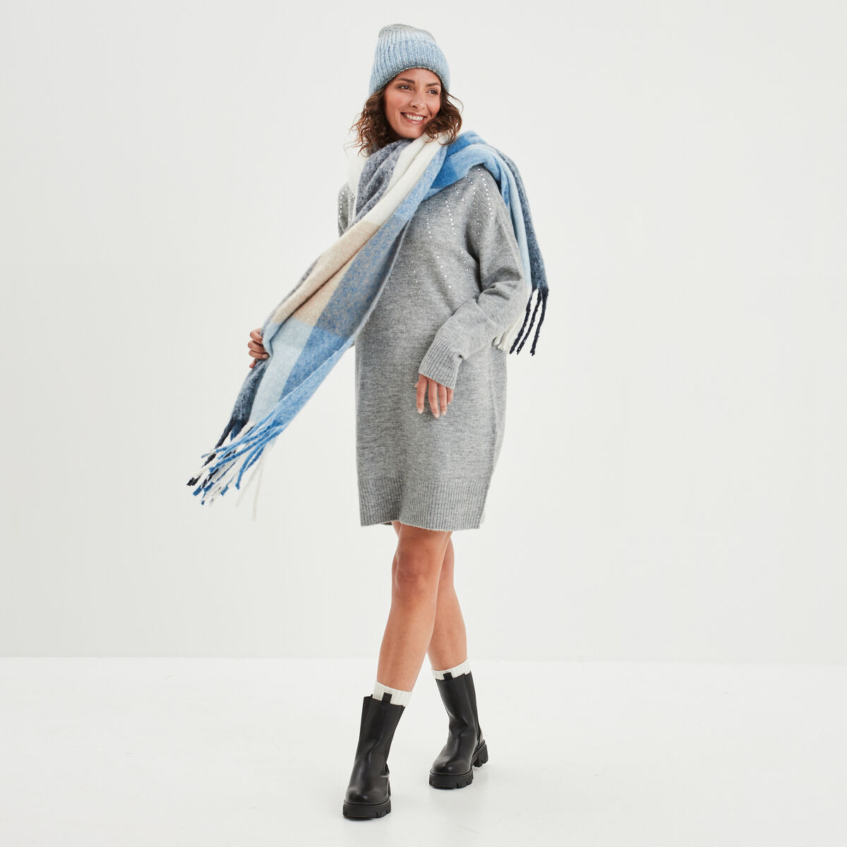 Robe pull courte avec strass gris femme