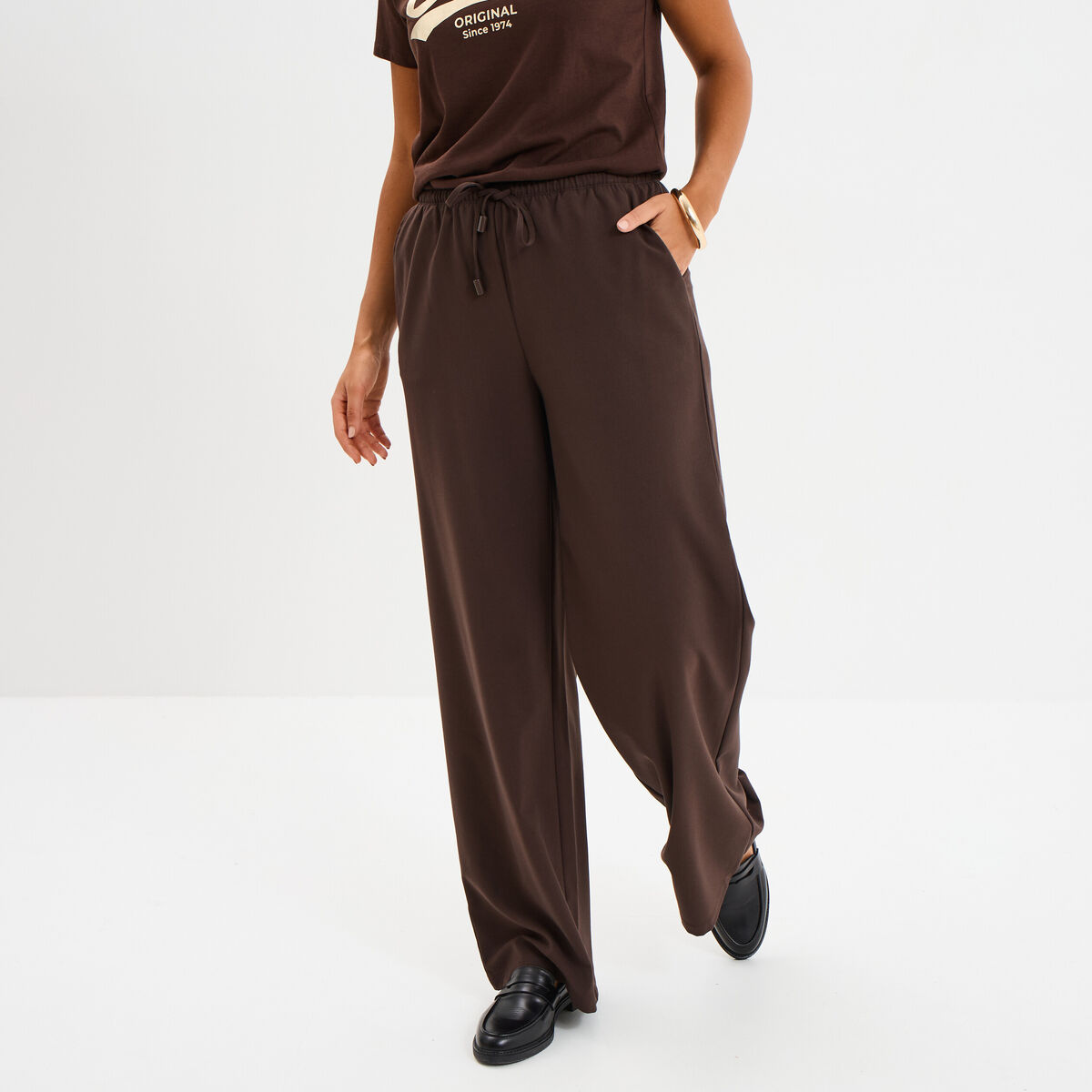 Pantalon large &eacute;lastiqu&eacute; marron fonc&eacute; femme