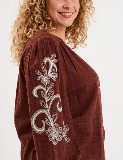 Blouse manches brodées col tunisien marron femme grande taille