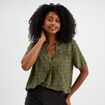 T-shirt broderie anglaise col tunisien vert kaki femme