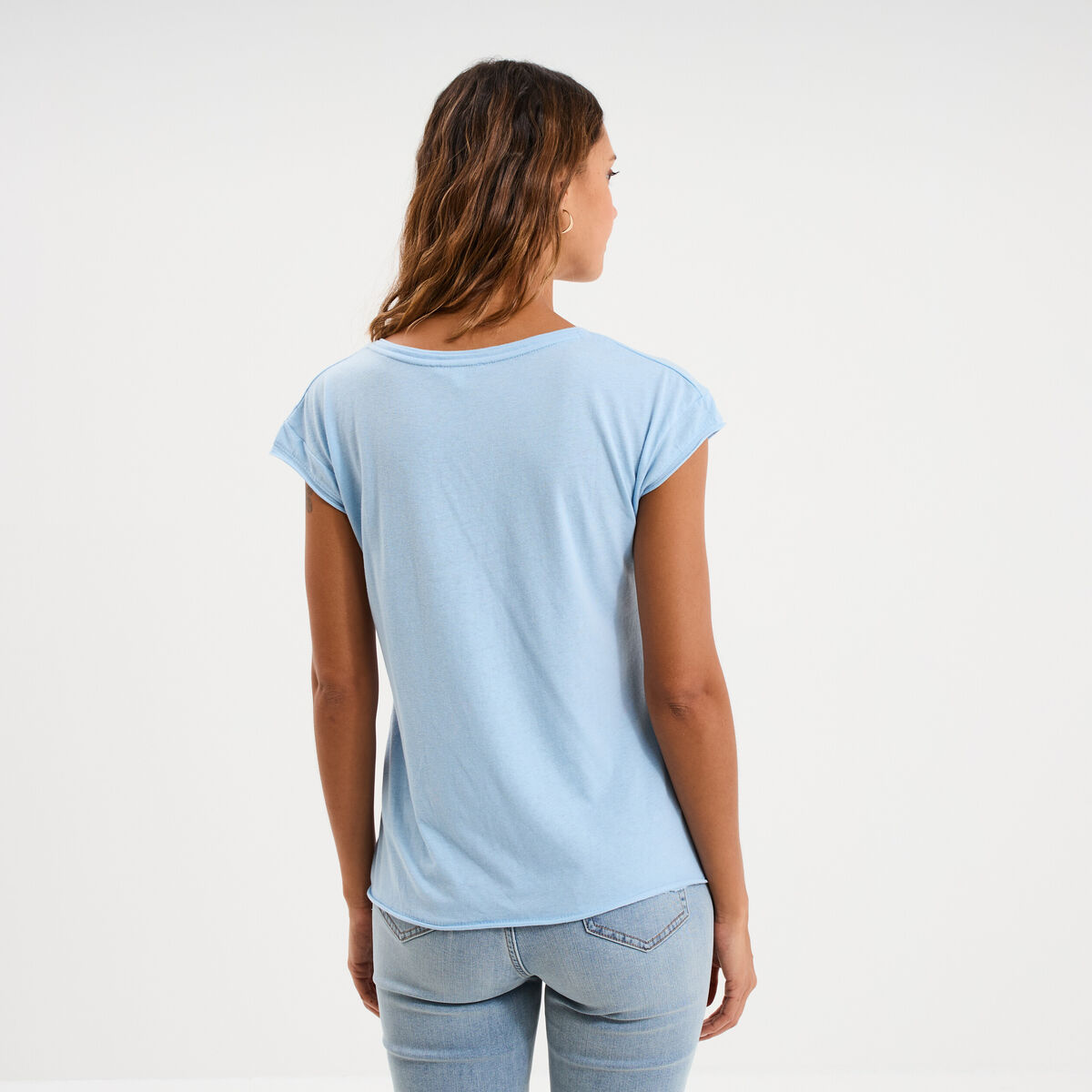 T-shirt col v poche poitrine bleu clair femme