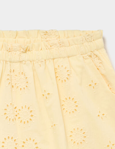 Short &eacute;lastiqu&eacute; broderie anglaise coton jaune clair fille