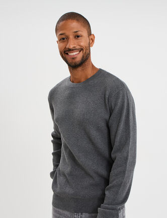 Pull en maille textur&eacute;e col rond gris fonc&eacute; homme