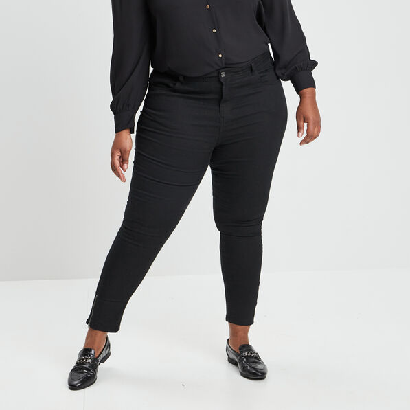 pantalon slim 5 poches noir femmegt Pantalon slim 5 poches noir femme grande taille