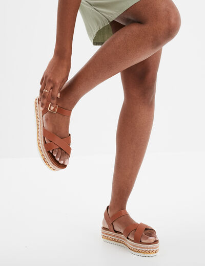 Sandales plateformes détails bijoux marron femme