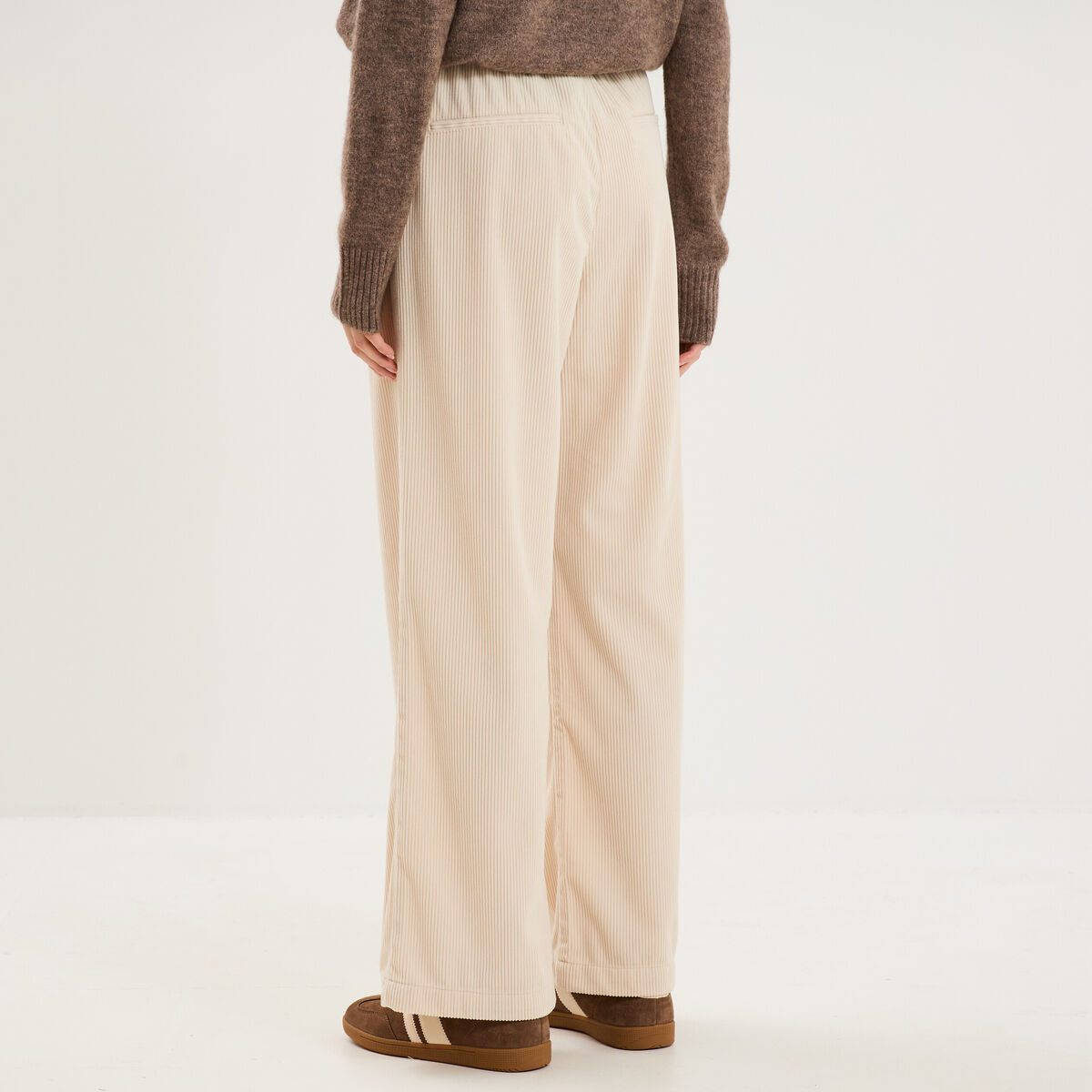 Pantalon large effet velours c&ocirc;tel&eacute; sable femme
