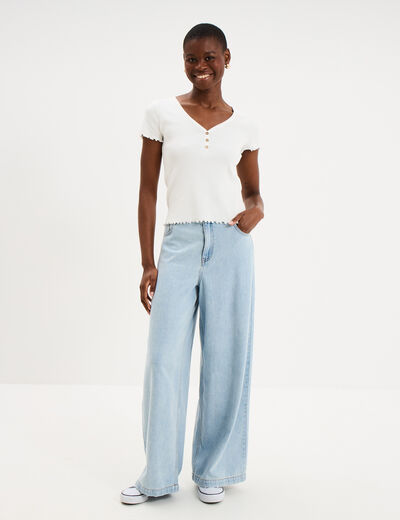 T-shirt ajust&eacute; col en V avec boutons blanc femme