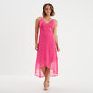 Robe longue asym&eacute;trique avec boucle rose fushia femme