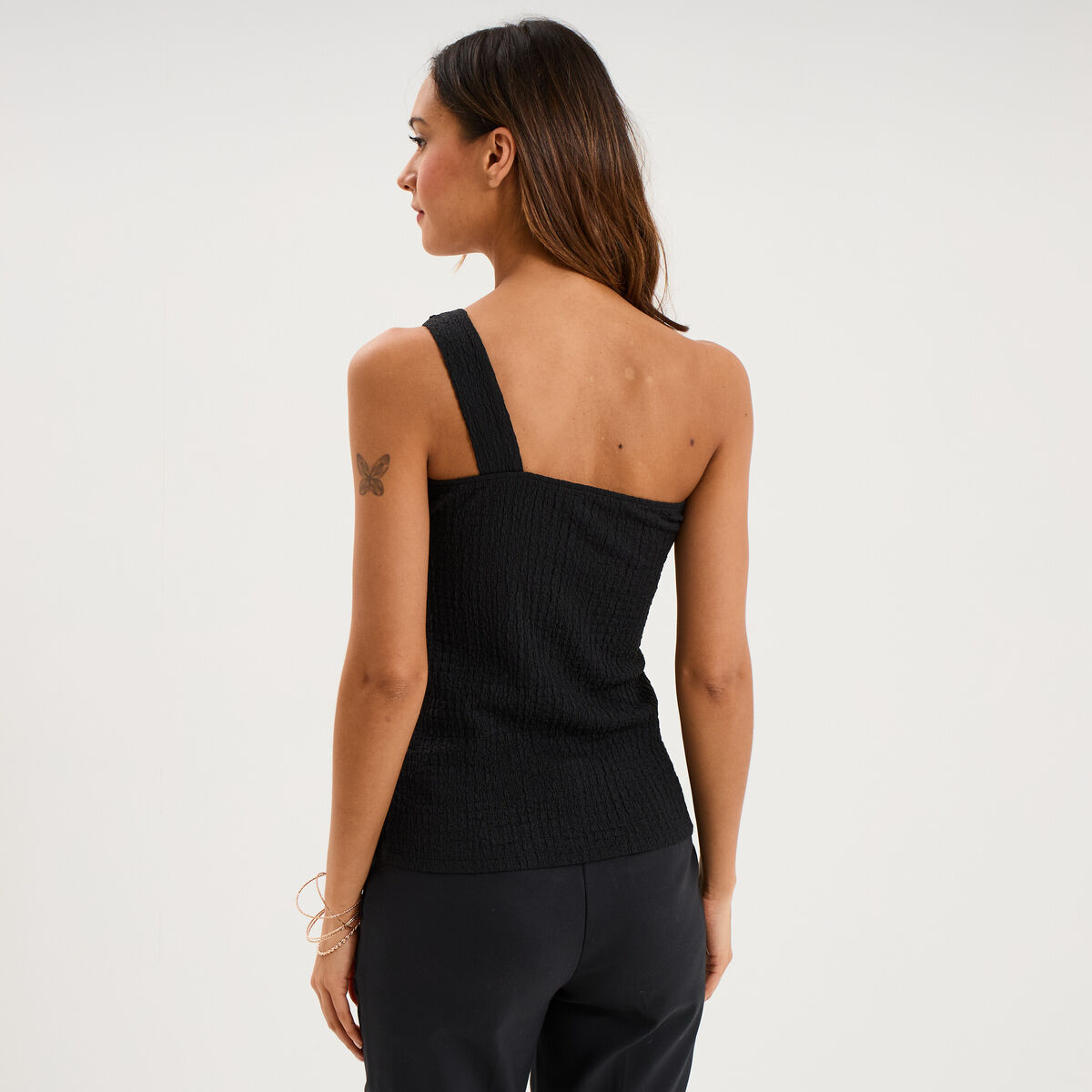 D&eacute;bardeur asym&eacute;trique avec d&eacute;tail bijou noir femme