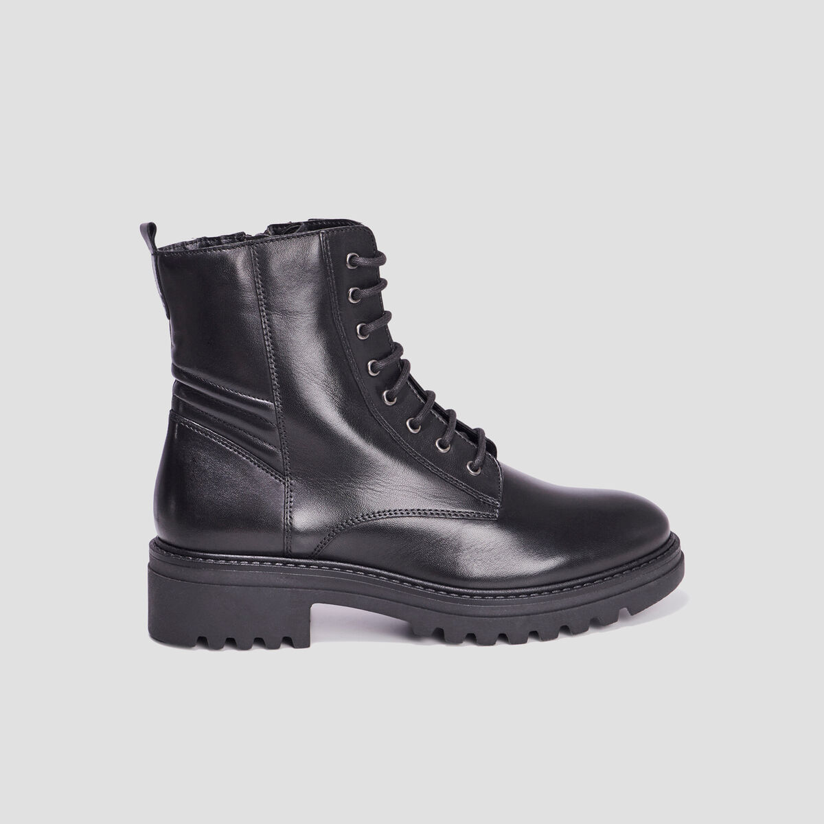 Bottines crant&eacute;es &agrave; lacets en cuir noir femme